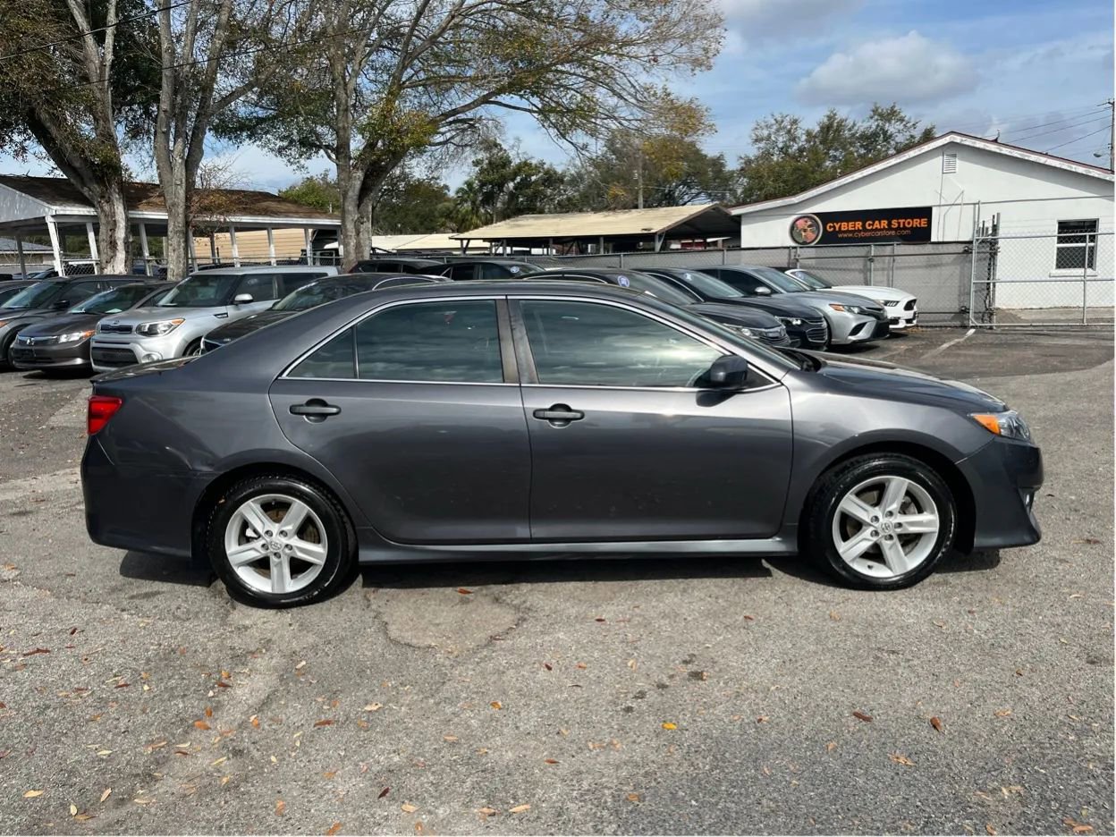 Used 2014 Toyota Camry SE image 4