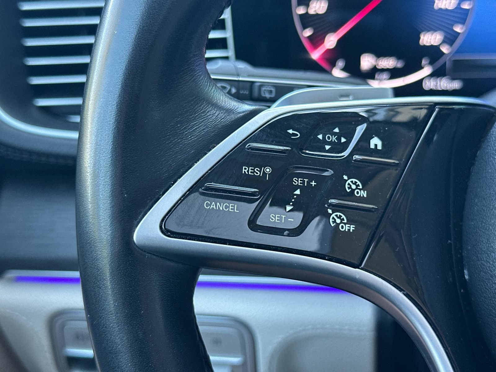 Certified 2024 Mercedes-Benz GLE 350 4MATIC image 28