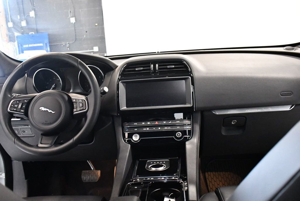 Used 2020 Jaguar F-PACE Premium AWD/4WD image 5