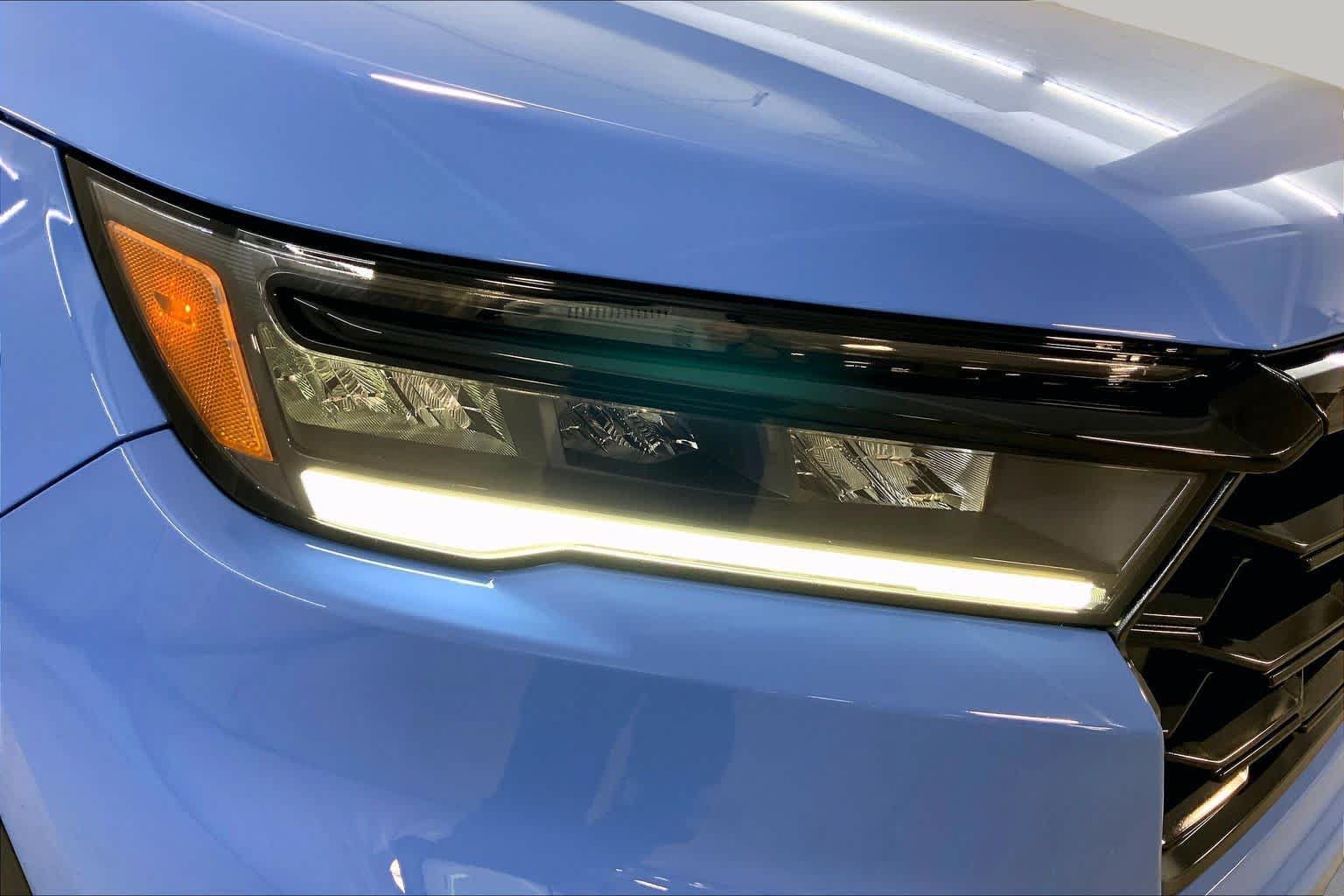 Used 2025 Honda Pilot TrailSport image 27