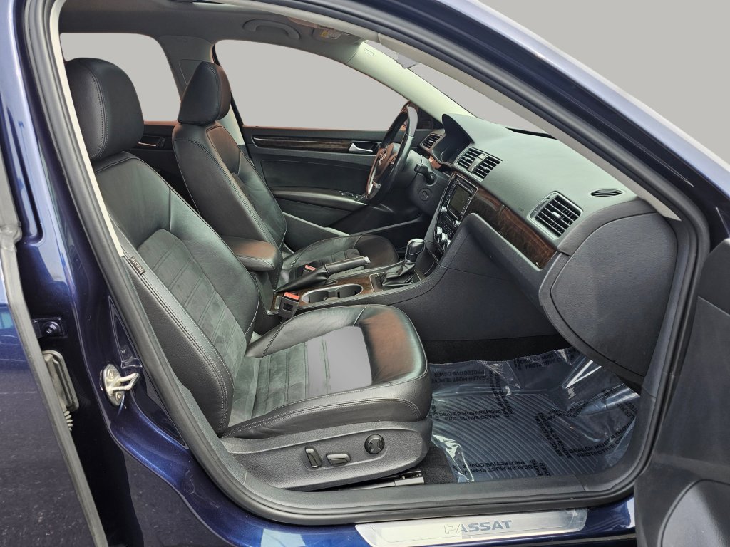 Used 2015 Volkswagen Passat TDI SEL Premium FWD image 24