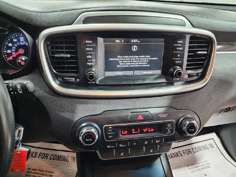 Used 2019 Kia Sorento S image 15