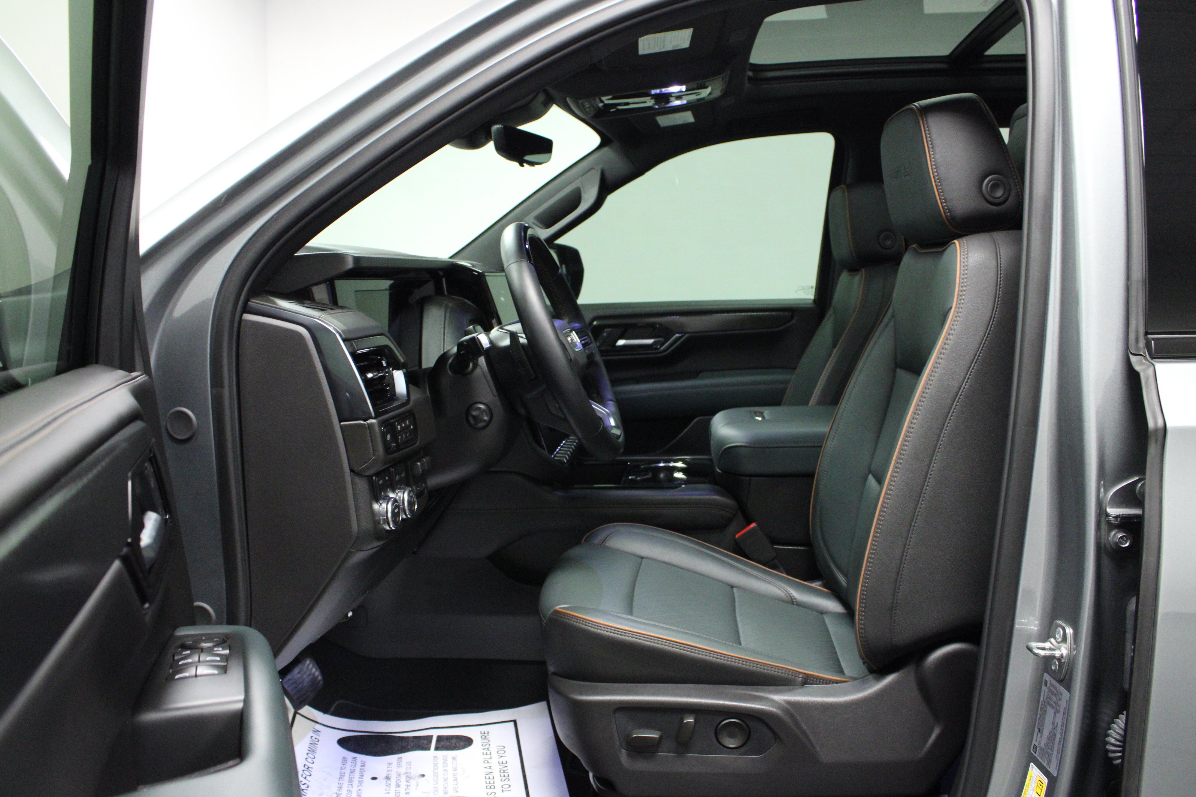 Used 2026 GMC Yukon AT4 w/ AT4 Premium Plus Package AWD/4WD image 12