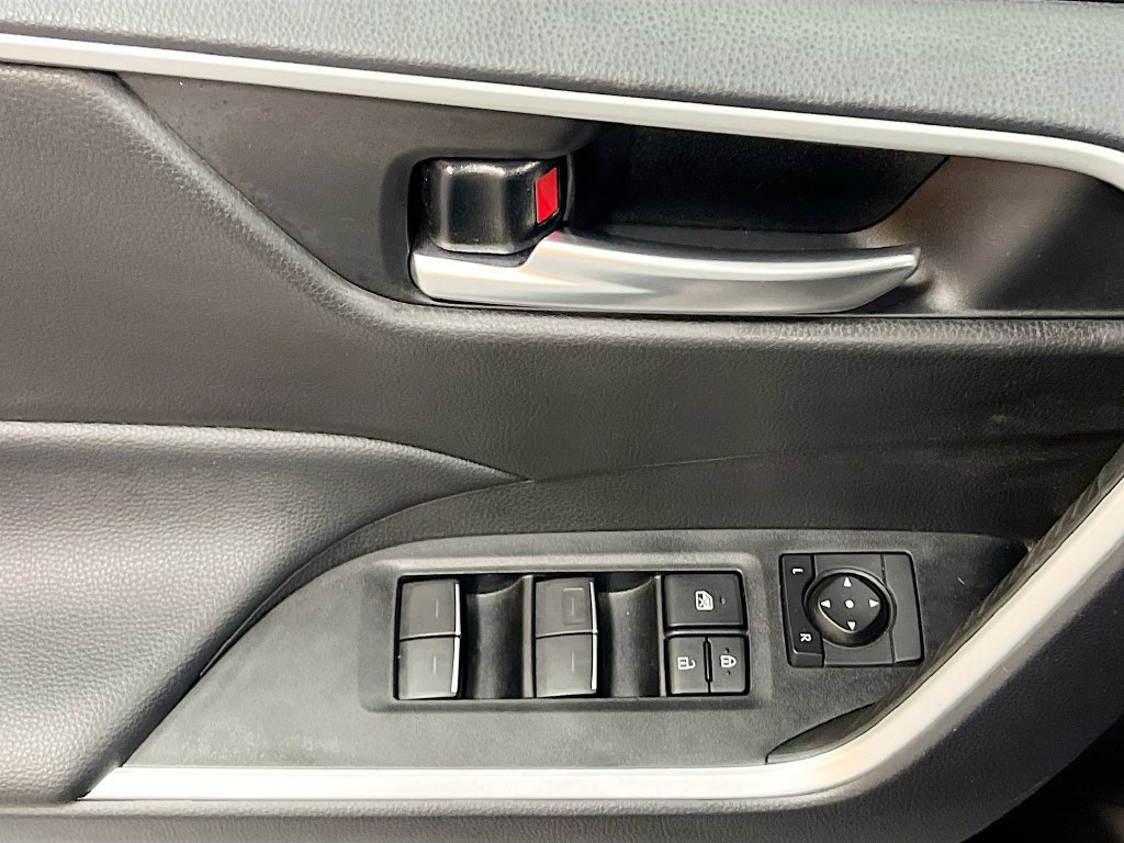 Used 2025 Toyota RAV4 XLE Premium AWD/4WD image 18