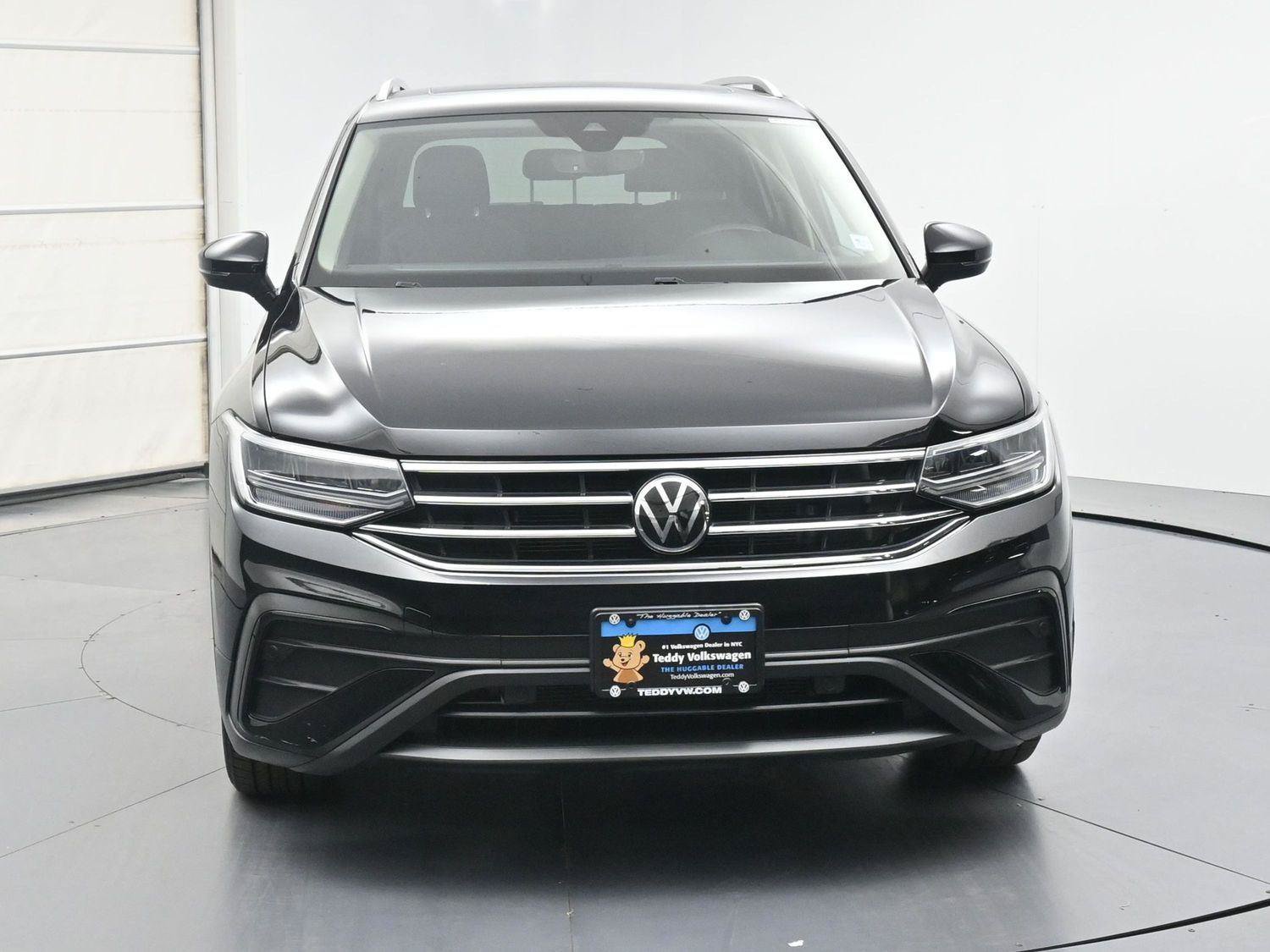 Used 2022 Volkswagen Tiguan SE w/ Panoramic Sunroof Package AWD/4WD image 27