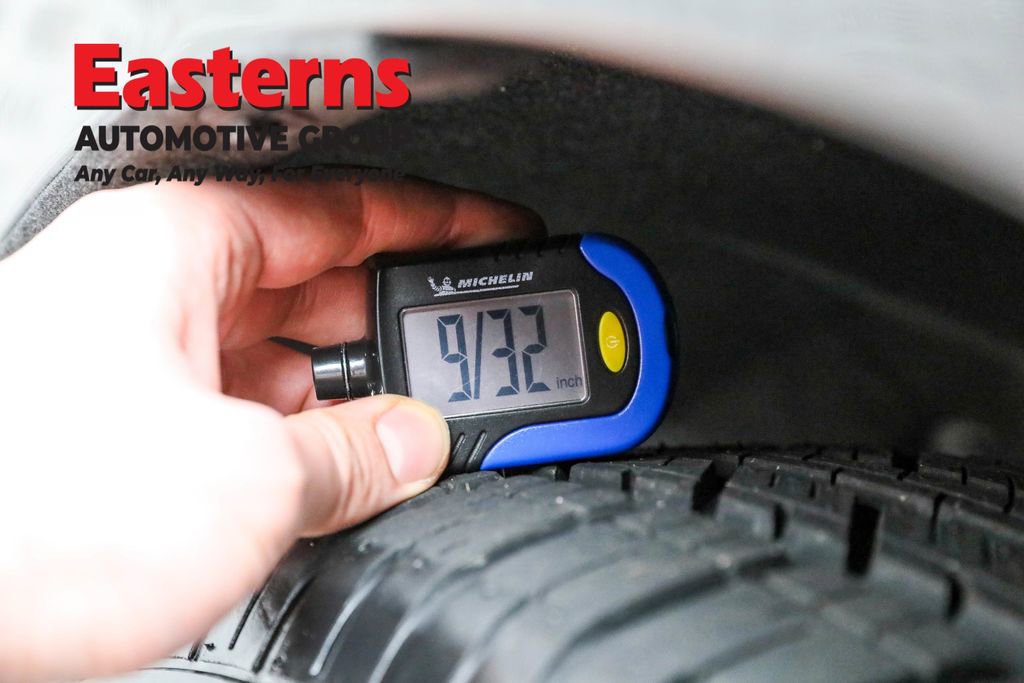 Used 2023 Chrysler Pacifica Touring-L image 27