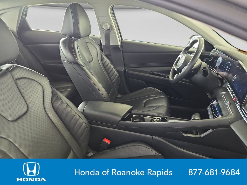 Used 2025 Hyundai Elantra Limited FWD image 17