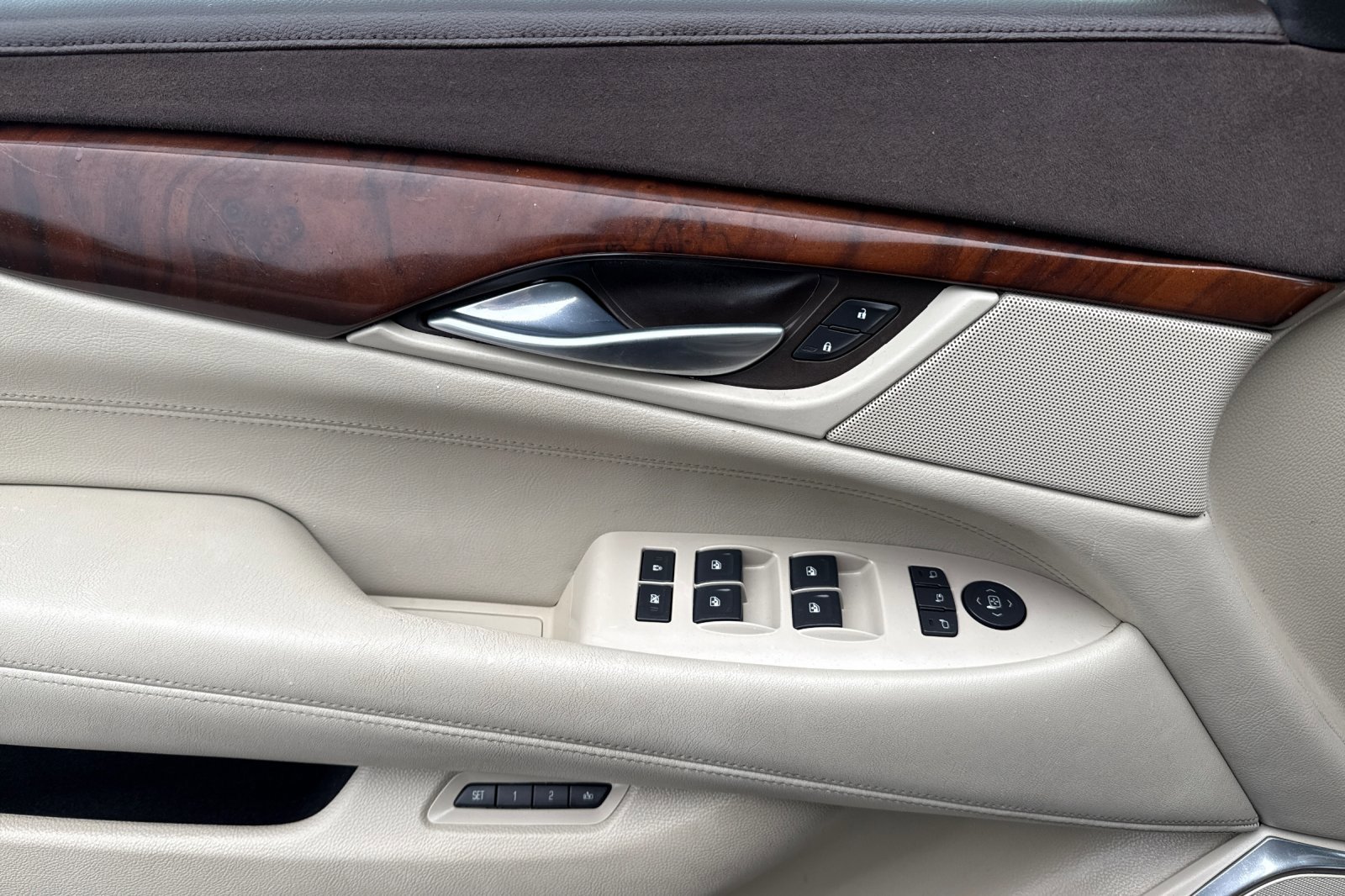 Used 2015 Cadillac Escalade Premium image 12