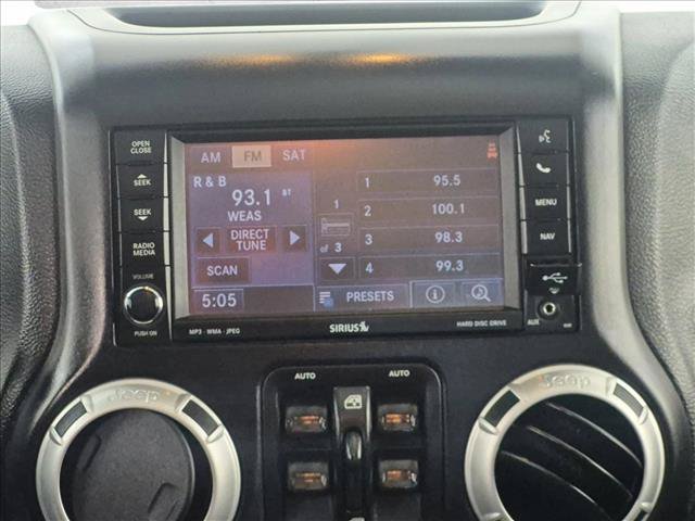 Used 2015 Jeep Wrangler Unlimited Sahara w/ Mopar Chrome Edition Group AWD/4WD image 17