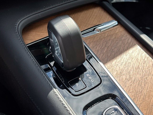 Certified 2024 Volvo XC90 T8 Plus AWD/4WD image 18