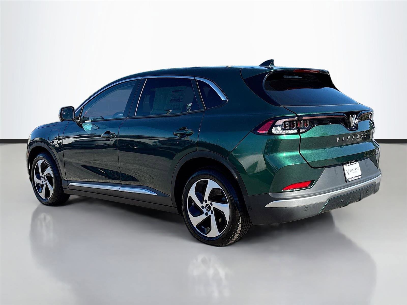 New 2025 VinFast VF 8 Eco image 5