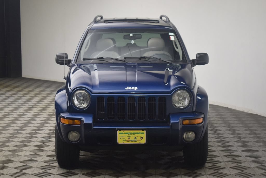 Used 2004 Jeep Liberty Limited w/ 17" Chrome Wheel & Tire Group AWD/4WD image 18