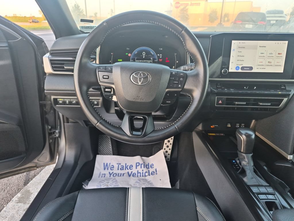 Used 2025 Toyota Camry SE FWD image 13