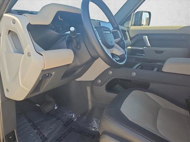 Used 2023 Land Rover Defender 130 X-Dynamic SE image 10