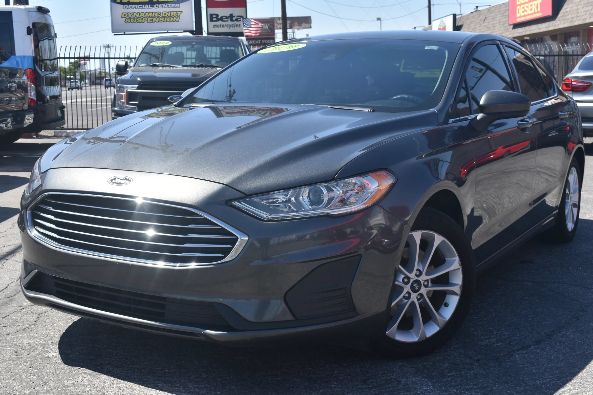 Used 2020 Ford Fusion SE FWD image 3