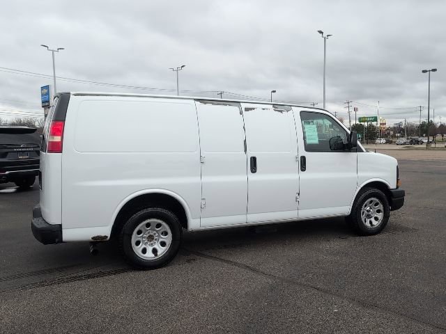 Used 2010 Chevrolet Express 1500 RWD image 8