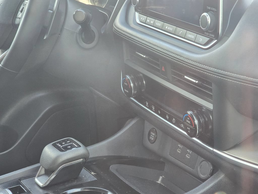 Used 2025 Nissan Rogue SV FWD image 14