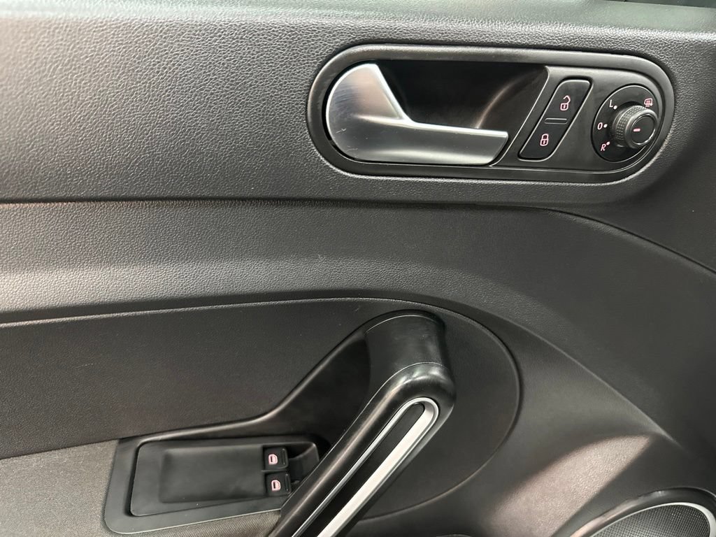 Used 2019 Volkswagen Beetle 2.0T S FWD image 18