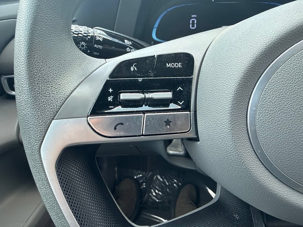 Used 2024 Hyundai Elantra SE FWD image 19