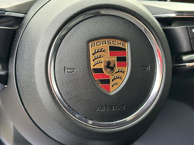 Used 2022 Porsche Macan S image 25