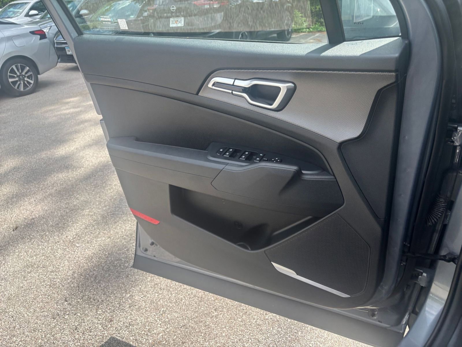 Used 2025 Kia Sportage LX image 18