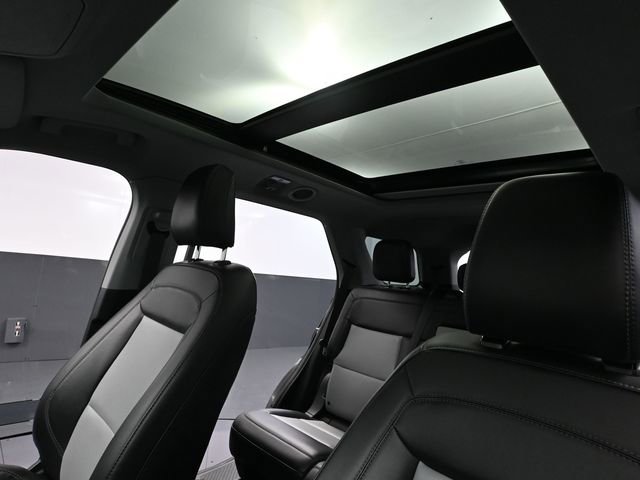 Used 2024 Ford Explorer XLT w/ XLT Sport Appearance Package image 27