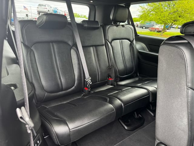 Certified 2024 Jeep Wagoneer L Series II w/ Flexible Seating Group AWD/4WD image 17