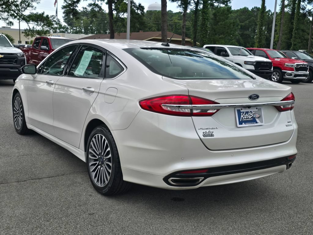 Used 2017 Ford Fusion SE w/ Fusion SE Technology Package FWD image 3