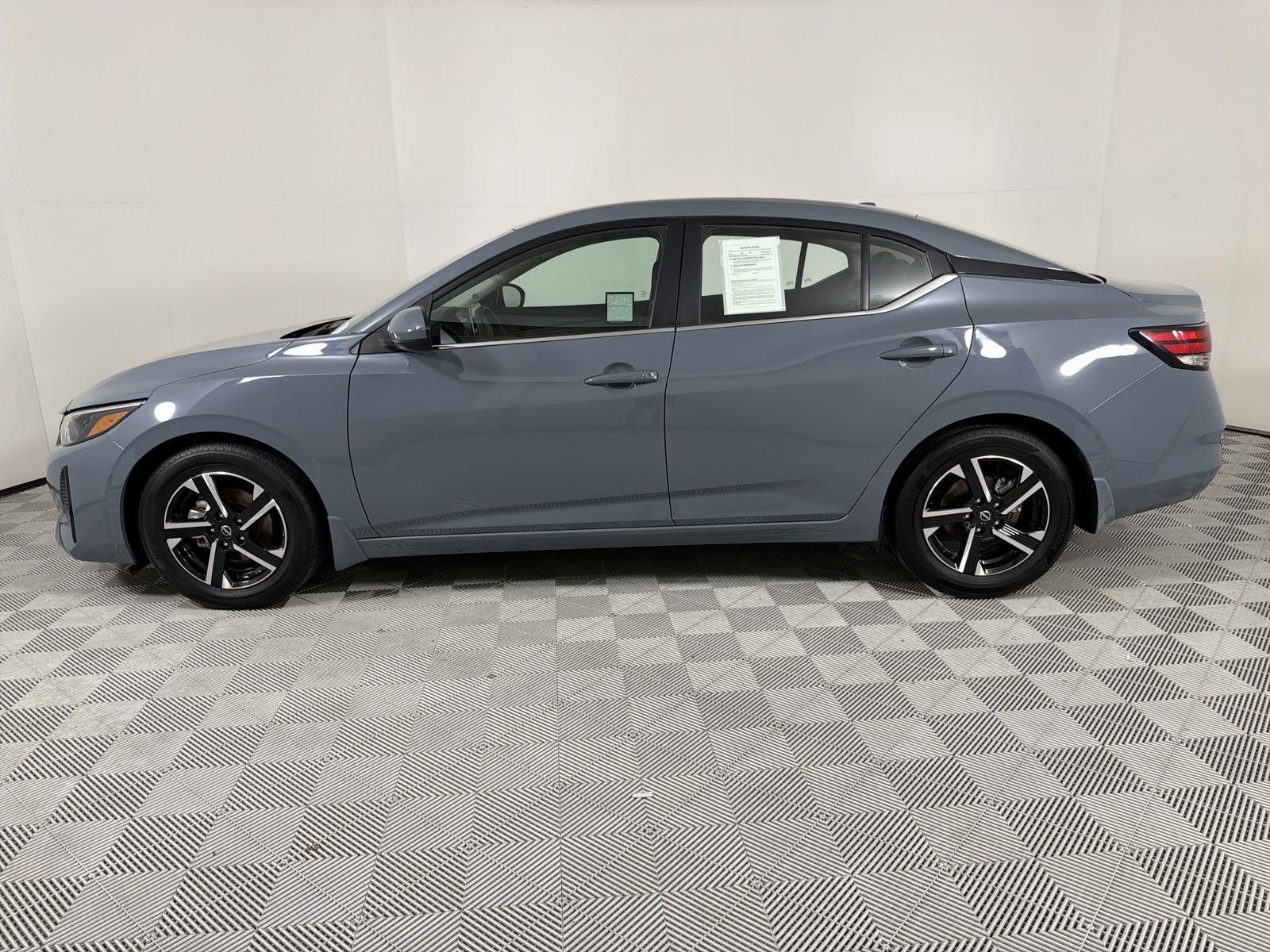 Used 2025 Nissan Sentra SV FWD image 2