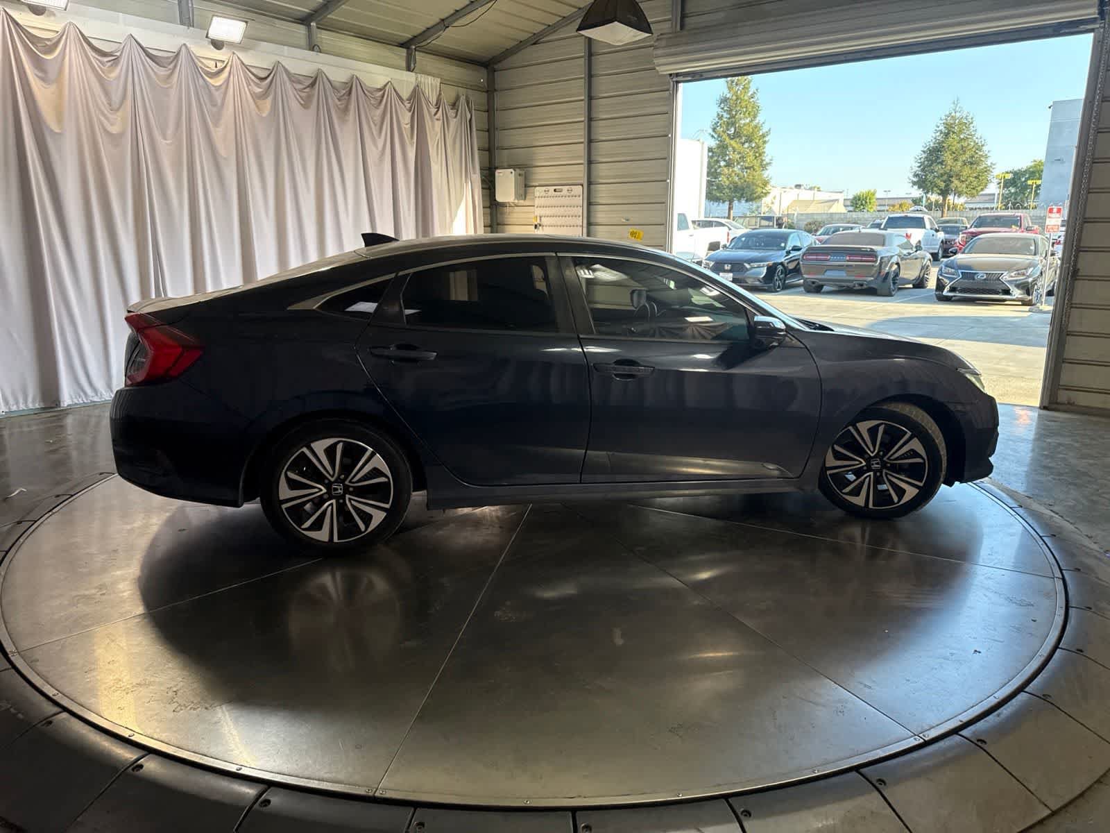 Used 2016 Honda Civic EX-T image 3