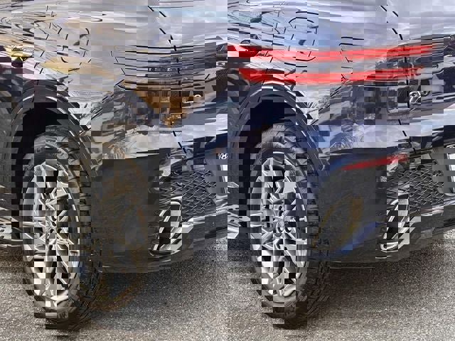 Used 2025 Genesis GV70 2.5T image 11