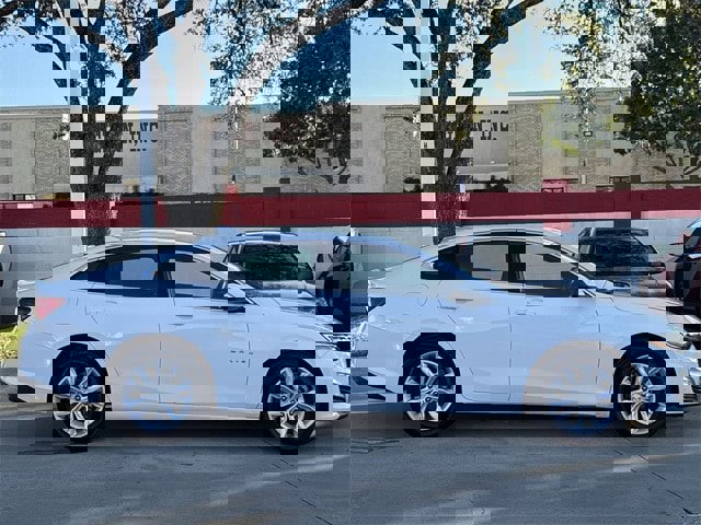 Used 2024 Chevrolet Malibu LT image 3