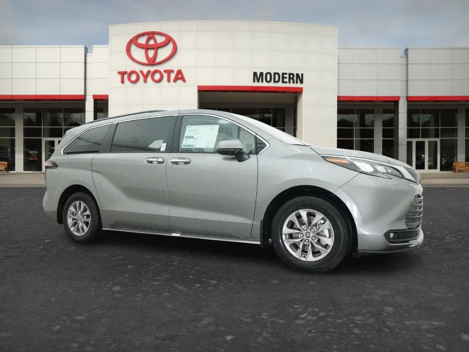 New 2026 Toyota Sienna XLE FWD image 18