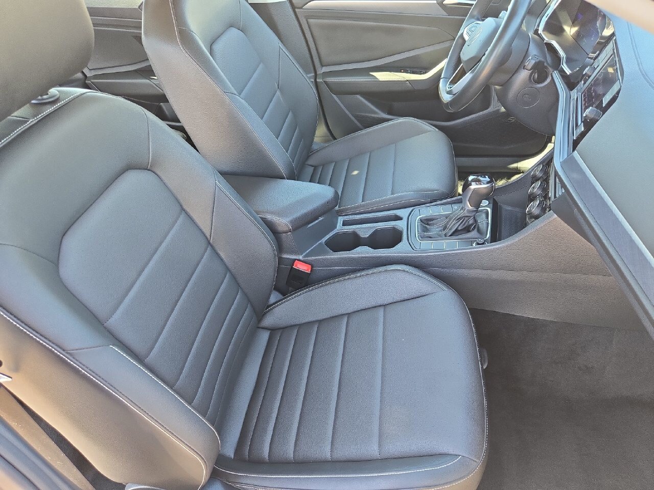 Used 2024 Volkswagen Jetta SE FWD image 10