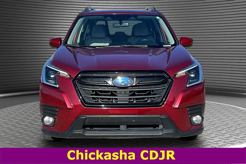 Used 2023 Subaru Forester Premium image 2