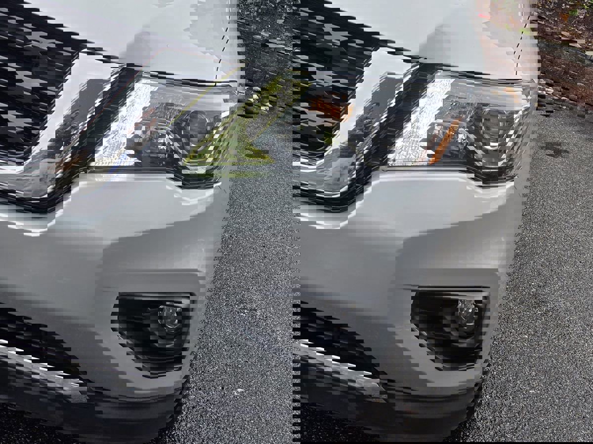 Used 2019 Nissan Pathfinder SV image 8