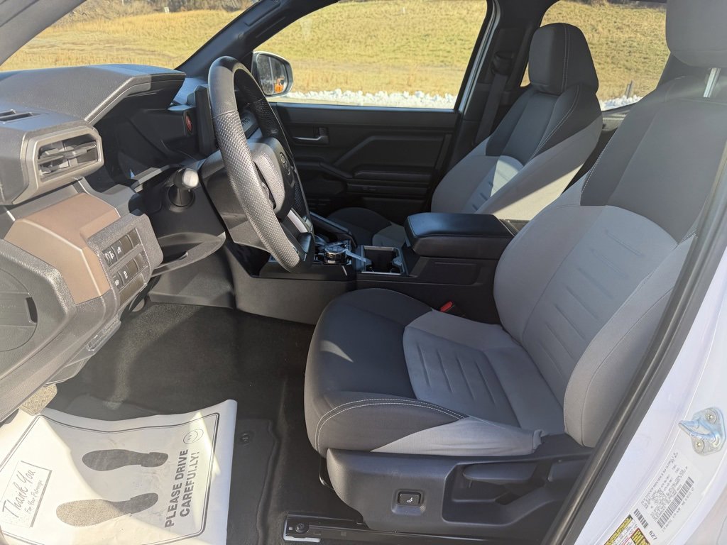 Used 2024 Toyota Tacoma TRD Off-Road image 17