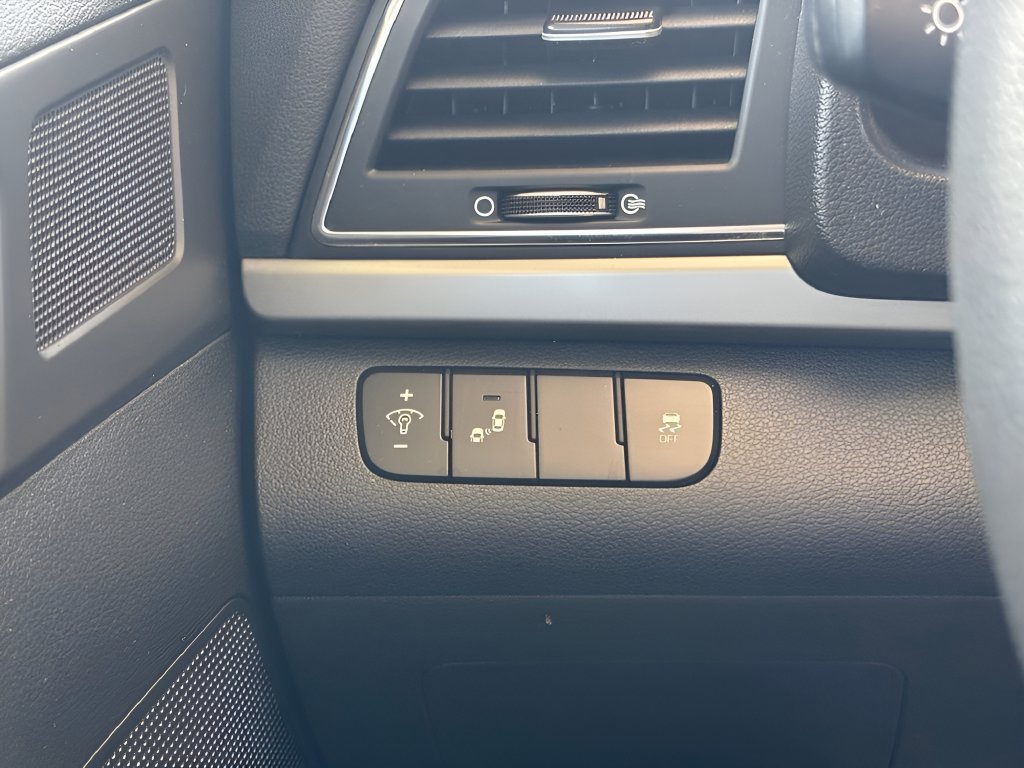 Used 2018 Hyundai Elantra SEL FWD image 24