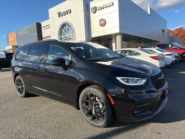 New 2026 Chrysler Pacifica Select w/ S Appearance Package image 1