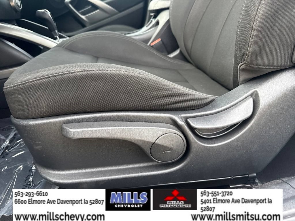 Used 2017 Hyundai Veloster Value Edition FWD image 11