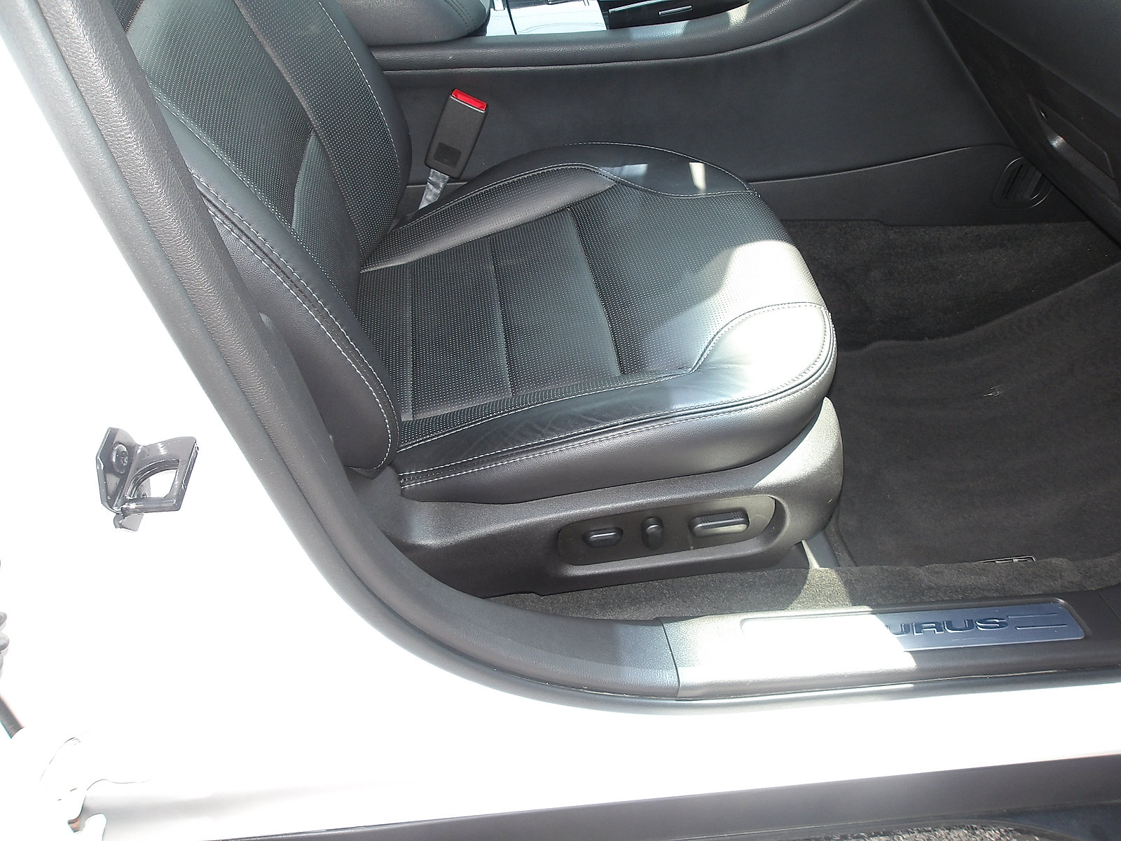 Used 2018 Ford Taurus Limited AWD/4WD image 10