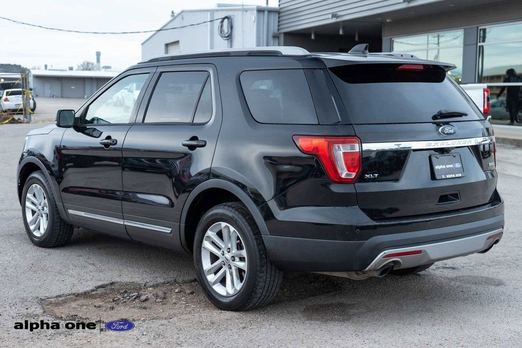Used 2017 Ford Explorer XLT w/ Equipment Group 202A image 9