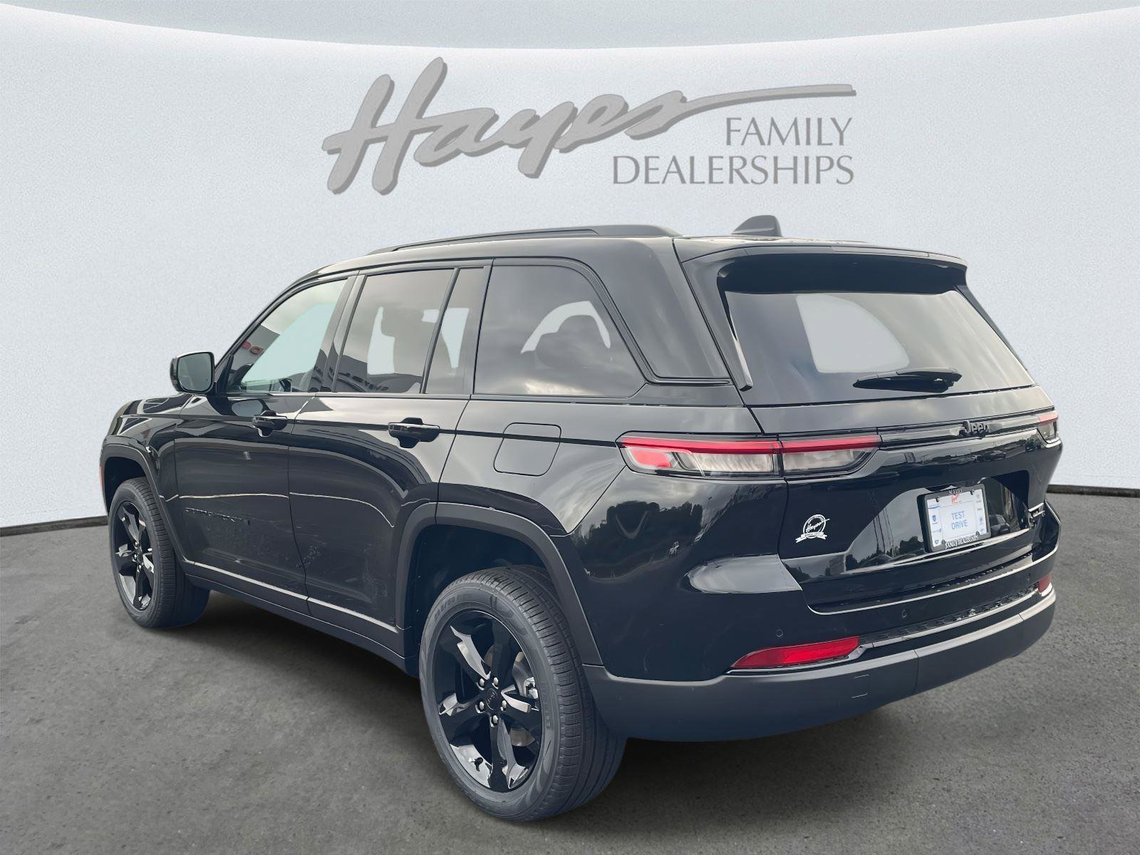 New 2025 Jeep Grand Cherokee Limited w/ Black Appearance Package image 15