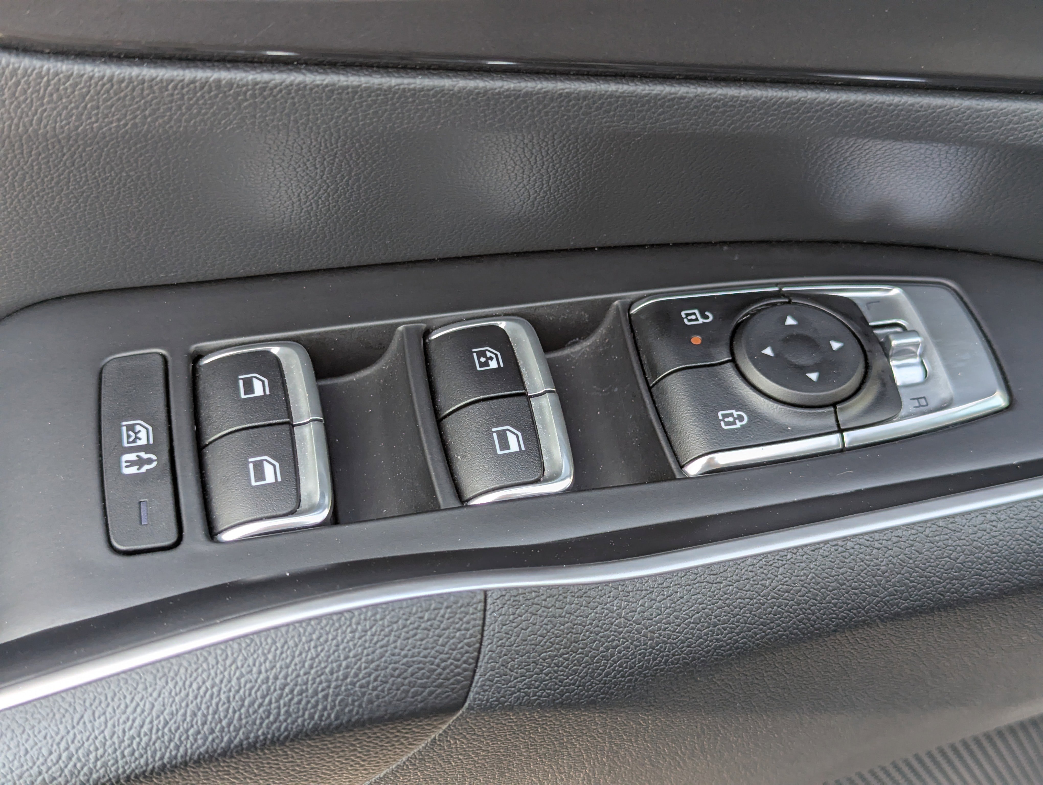 Certified 2025 Kia Sorento LX image 22