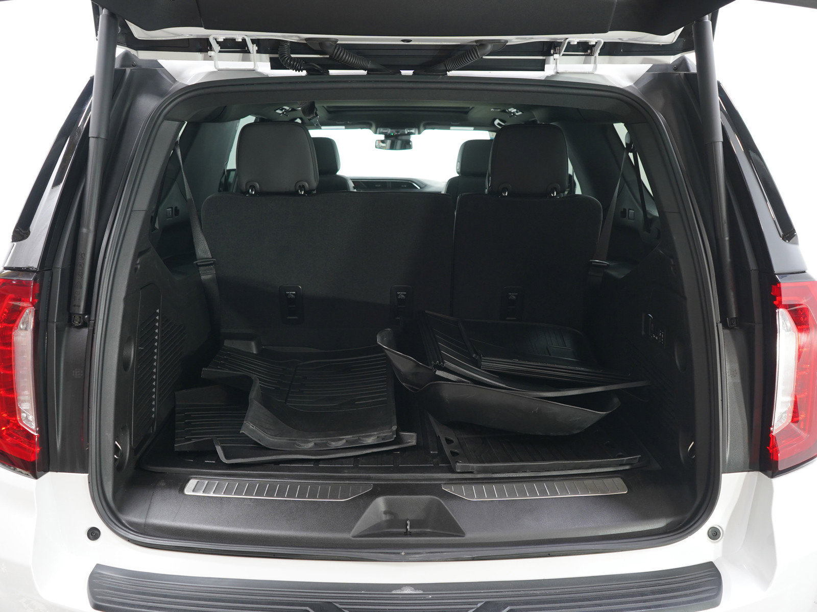Used 2024 GMC Yukon XL Denali w/ LPO, Floor Liner Package AWD/4WD image 9