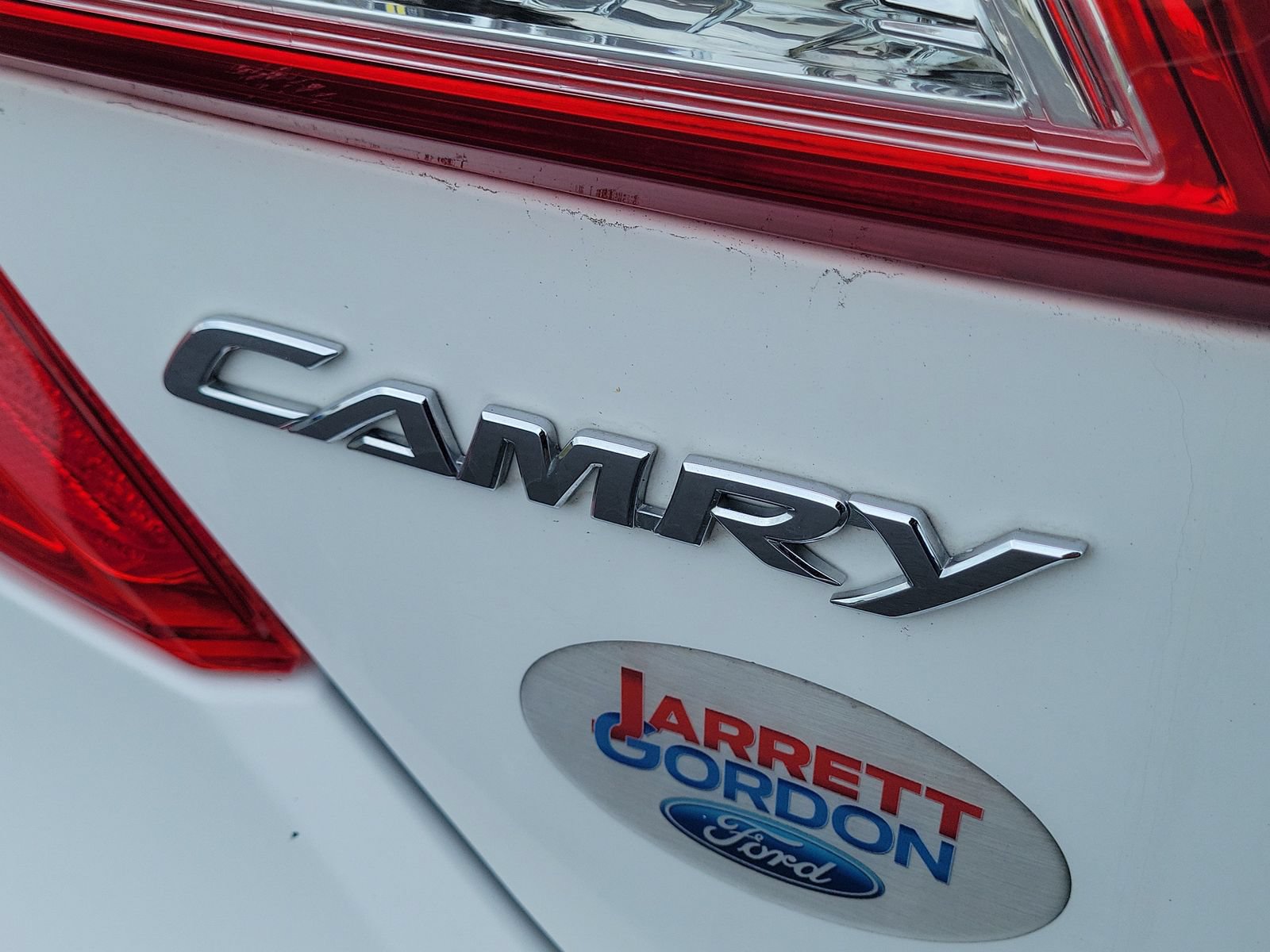 Used 2014 Toyota Camry SE w/ Moonroof Package FWD image 6