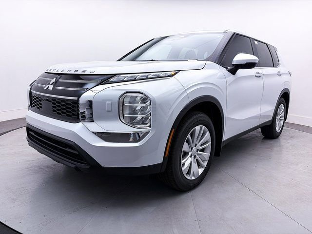 New 2025 Mitsubishi Outlander ES image 3