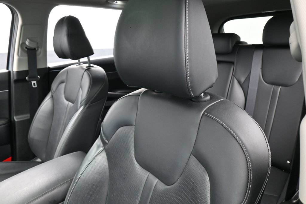 Used 2025 Kia Sorento S w/ Panoramic Sunroof Package FWD image 18