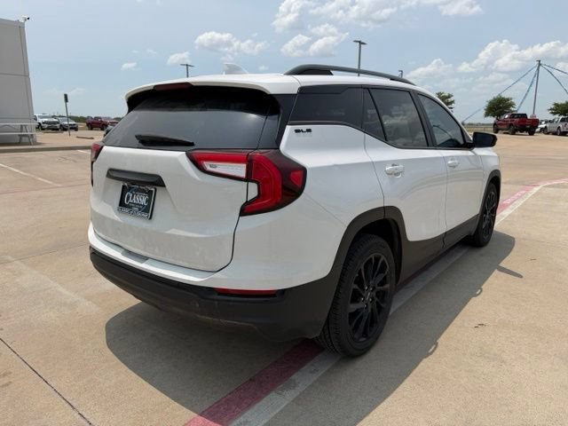 Used 2023 GMC Terrain SLE w/ Elevation Edition FWD image 3
