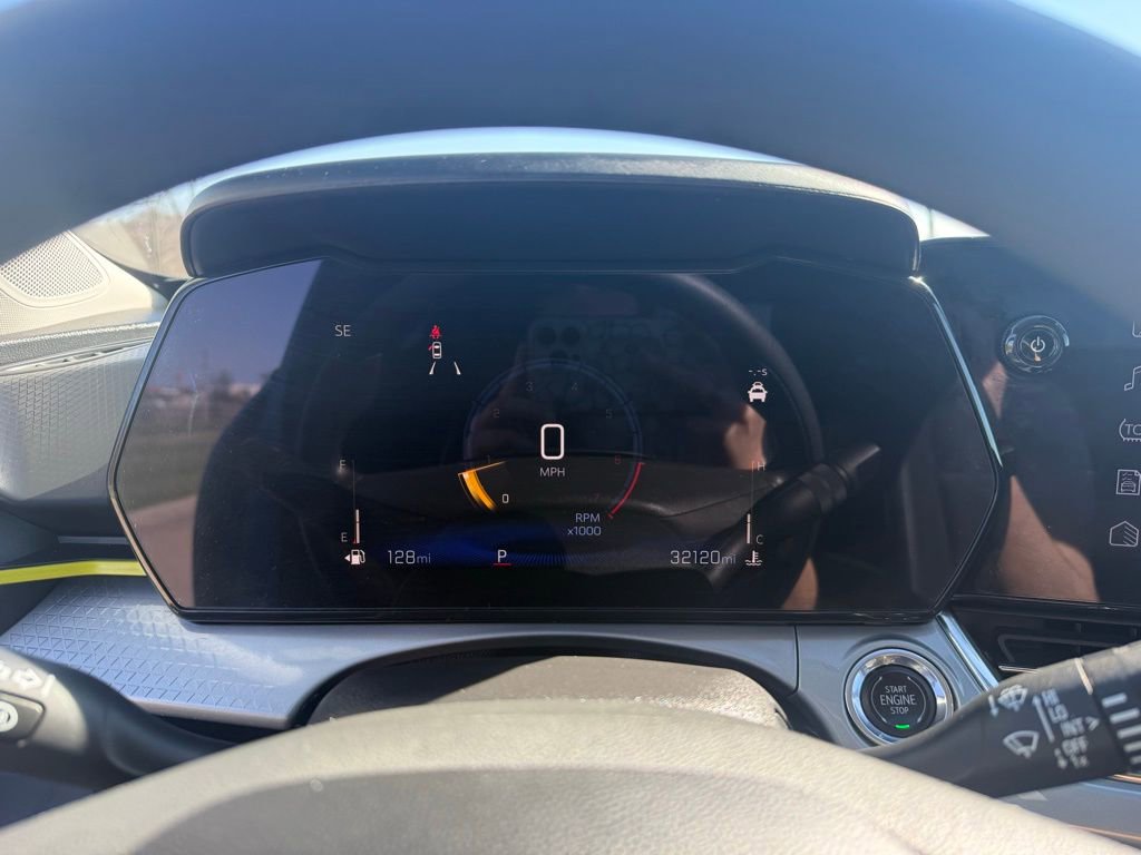 Used 2025 Chevrolet Trax LT image 32